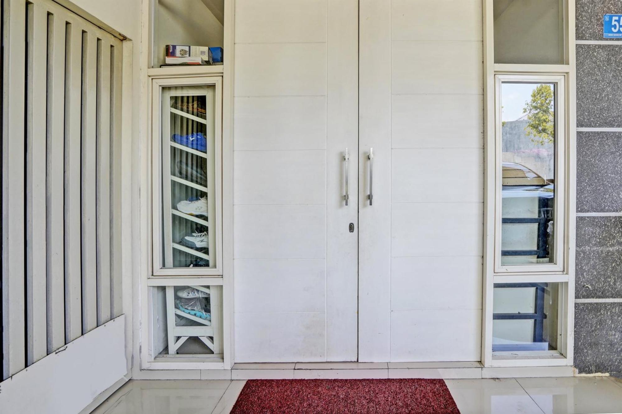 Oyo 93112 Garden Homestay 3 Merlion Sorabaya Extérieur photo