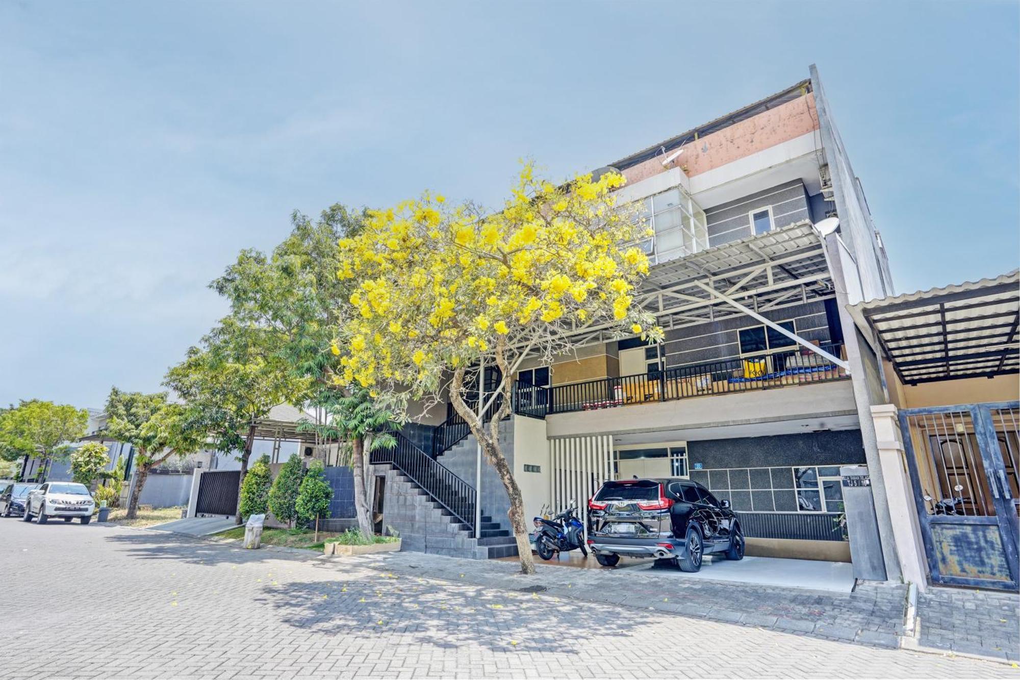 Oyo 93112 Garden Homestay 3 Merlion Sorabaya Extérieur photo